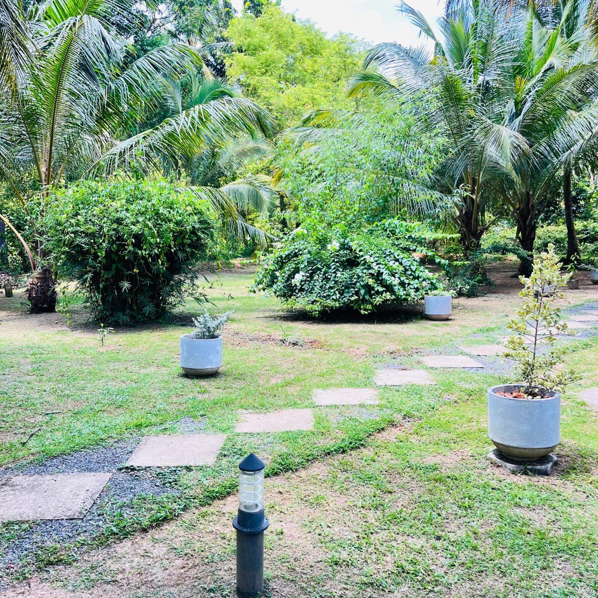Hanguk Lanka Lagoon Villa Tangalle Bagian luar foto