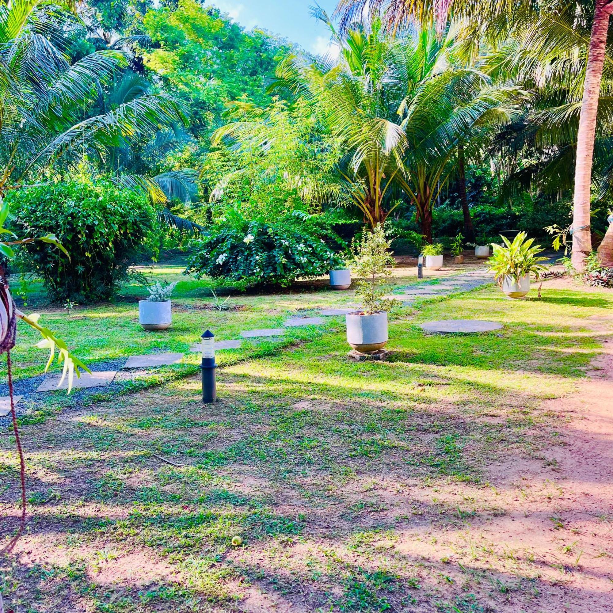 Hanguk Lanka Lagoon Villa Tangalle Bagian luar foto